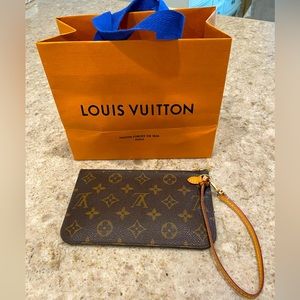 Louis Vuitton Neverfull PM Pochette / Wristlet